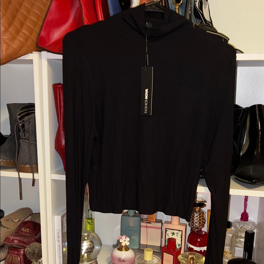 Women’s Fashion Nova Black Long Sleeve Crop Top